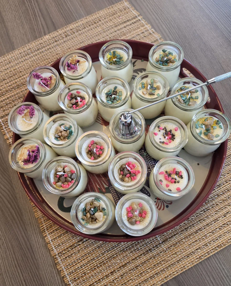 Plateau de mini bougies en verrine décorées